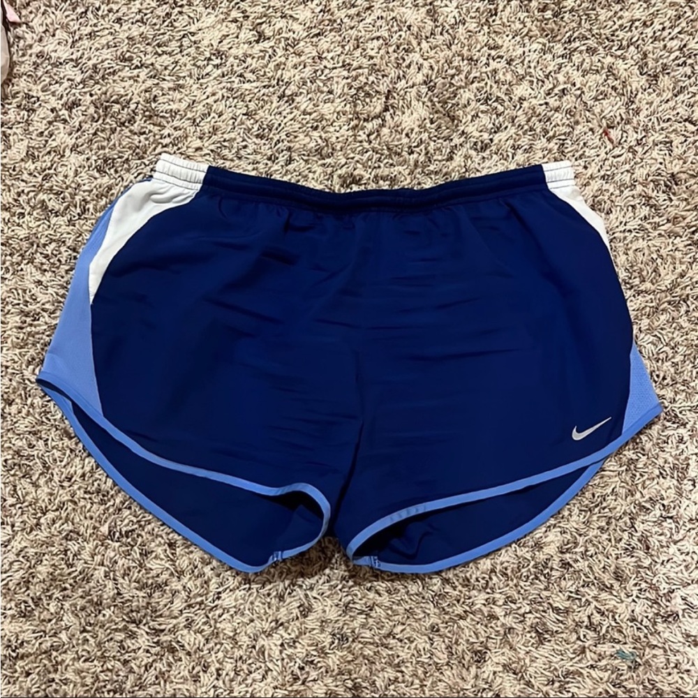 Nike shorts size L